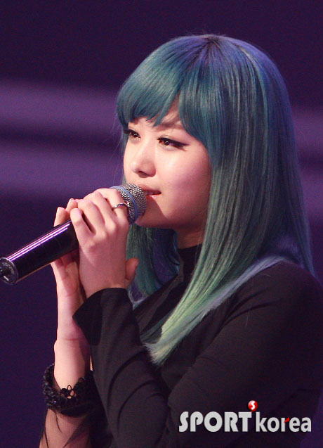 สาว จีอึน แห่ง SECRET เคยต้องใช้การลิปซิงค์ระหว่างการแสดงในรายการ M! Countdown ของ Mnet หลังมีอาการป่วยเป็นไข้
