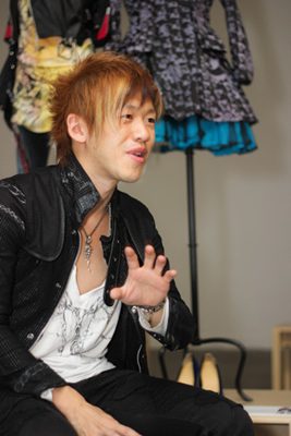 Lolita เปลื้องเสื้อผ้าของ 'หญ้าอ่อน'