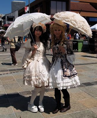Lolita เปลื้องเสื้อผ้าของ 'หญ้าอ่อน'