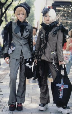 Lolita เปลื้องเสื้อผ้าของ 'หญ้าอ่อน'