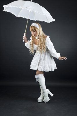 Lolita เปลื้องเสื้อผ้าของ 'หญ้าอ่อน'