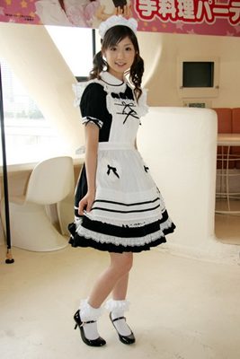Lolita เปลื้องเสื้อผ้าของ 'หญ้าอ่อน'