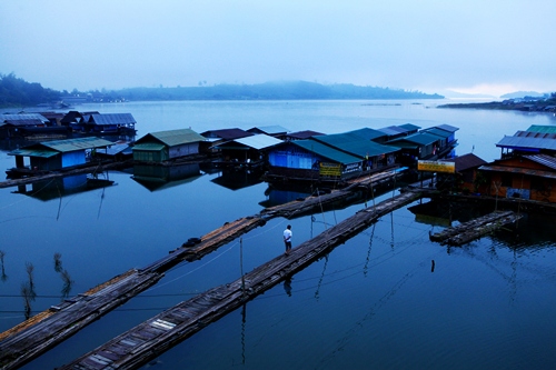 กอดหมอกเมืองกาญจน์ ที่ 'สะพานมอญ'