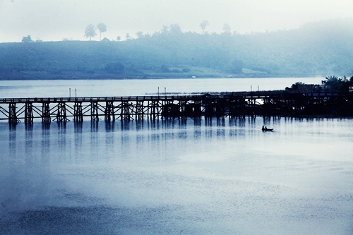 กอดหมอกเมืองกาญจน์ ที่ 'สะพานมอญ'