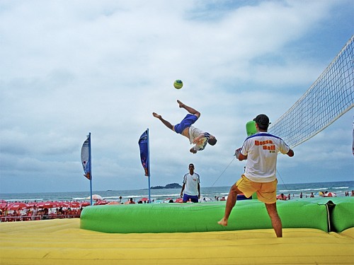 Bossaball  กีฬาใหม่...แต่มันส์ (มาก)