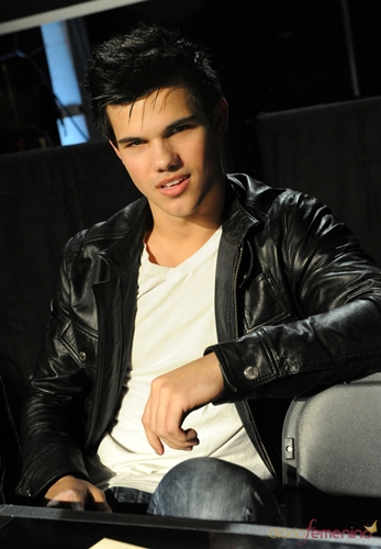Bad Boy Looks หล่อกระฉากใจ