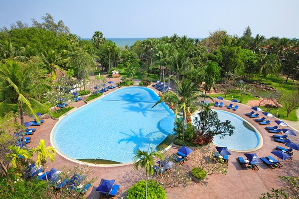 Check in for Paradise! : ฮอลิเดย์ อินน์ รีสอร์ท รีเจ้นท์ บีช ชะอำ