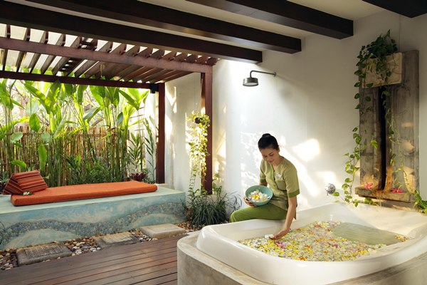 Check in for Paradise! : ฮอลิเดย์ อินน์ รีสอร์ท รีเจ้นท์ บีช ชะอำ