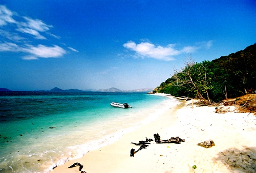 4 เกาะ น่าไปนอนดับร้อน