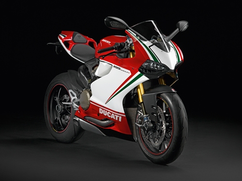 Ducati 1199 Panigale จากสนามแข่ง สู่ท้องถนน