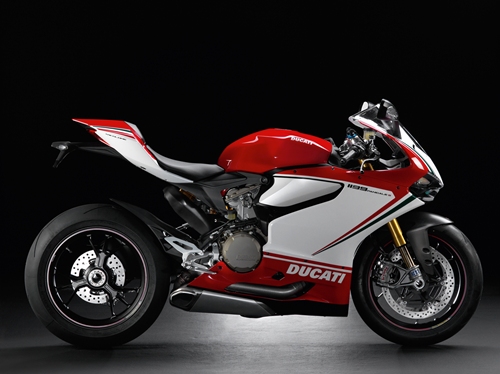 Ducati 1199 Panigale จากสนามแข่ง สู่ท้องถนน