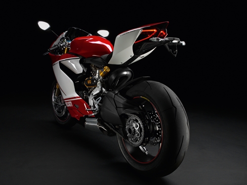 Ducati 1199 Panigale จากสนามแข่ง สู่ท้องถนน