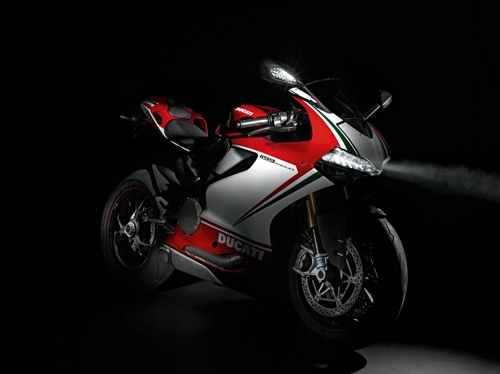 Ducati 1199 Panigale จากสนามแข่ง สู่ท้องถนน