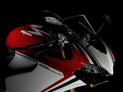Ducati 1199 Panigale จากสนามแข่ง สู่ท้องถนน