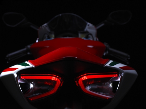 Ducati 1199 Panigale จากสนามแข่ง สู่ท้องถนน