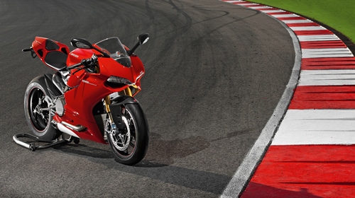 Ducati 1199 Panigale จากสนามแข่ง สู่ท้องถนน