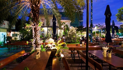 10 ร้านแฮงเอาต์ในบรรยากาศสุดคูล