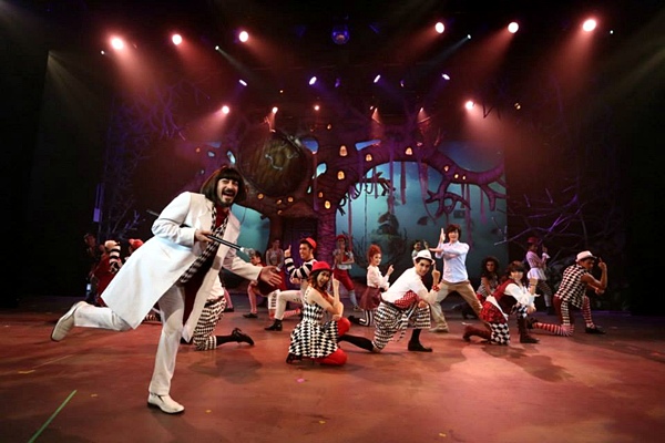 มนตร์ดำ คอมเพล็กซ์ : บริการไสยศาสตร์ทุกรูปแบบ