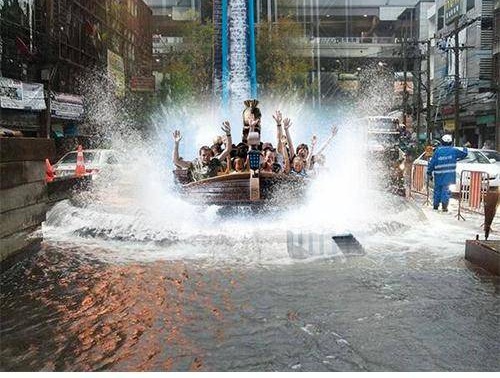 สื่อนอก ชาวเน็ต ล้อขำๆ Amazing Thailand ท่อแตกกลางกรุง