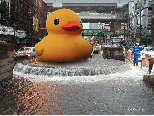 สื่อนอก ชาวเน็ต ล้อขำๆ Amazing Thailand ท่อแตกกลางกรุง