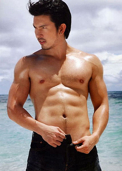 Top 10 หนุ่มซิกแพก ใครหล่อน่ากินที่สุด?