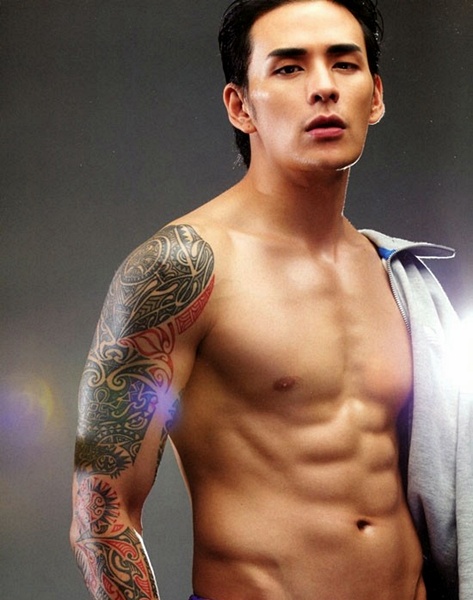 Top 10 หนุ่มซิกแพก ใครหล่อน่ากินที่สุด?