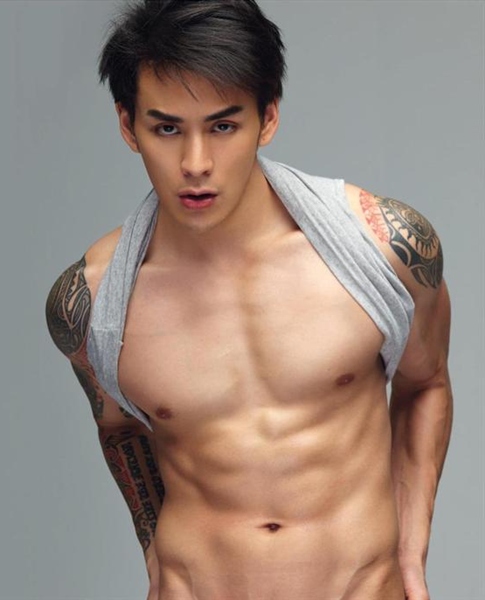 Top 10 หนุ่มซิกแพก ใครหล่อน่ากินที่สุด?