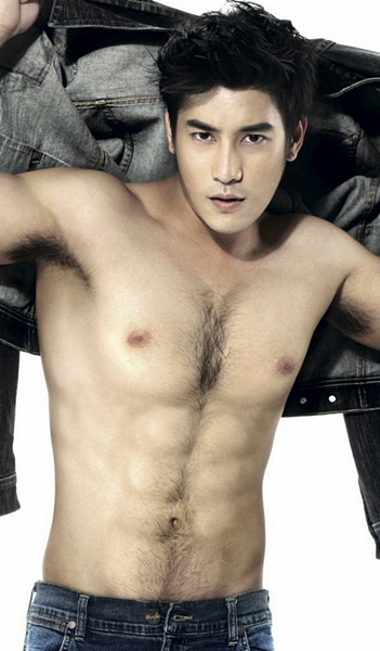 Top 10 หนุ่มซิกแพก ใครหล่อน่ากินที่สุด?