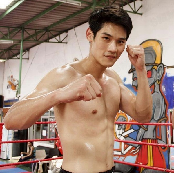 Top 10 หนุ่มซิกแพก ใครหล่อน่ากินที่สุด?