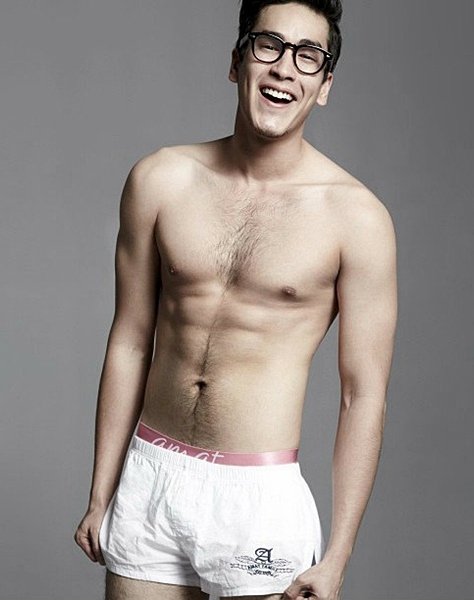 Top 10 หนุ่มซิกแพก ใครหล่อน่ากินที่สุด?
