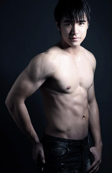 Top 10 หนุ่มซิกแพก ใครหล่อน่ากินที่สุด?