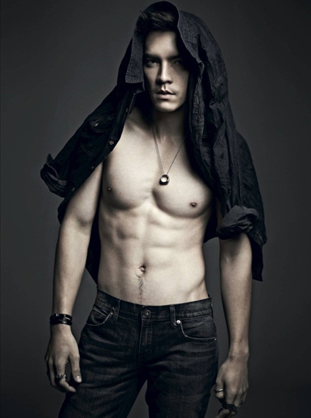 Top 10 หนุ่มซิกแพก ใครหล่อน่ากินที่สุด?