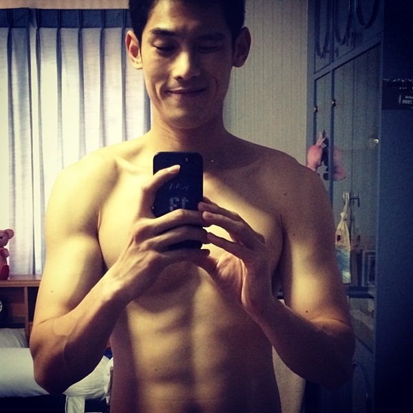เฟิร์มแล้วถอดโชว์ ‘สปอร์โนเซ็กชวล’ : หนุ่มพันธุ์ใหม่ ฟิต/ล่ำ/หวิว