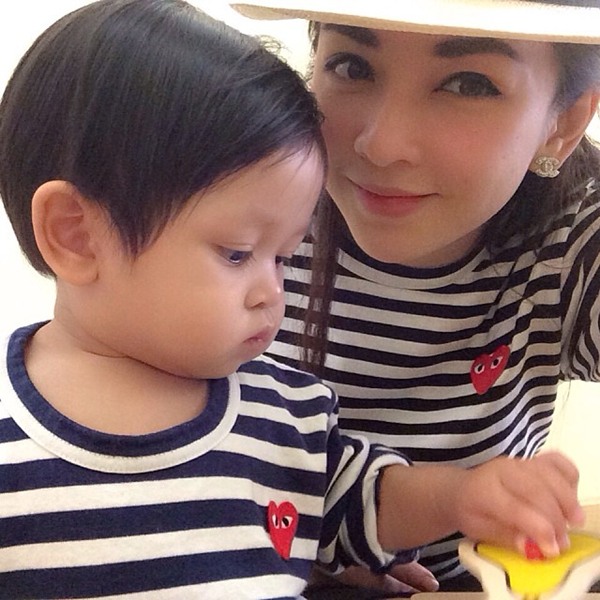 ชื่นชม...12 คุณแม่ยังสาว และสวย