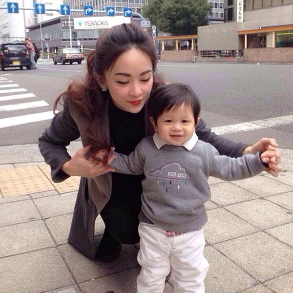ชื่นชม...12 คุณแม่ยังสาว และสวย