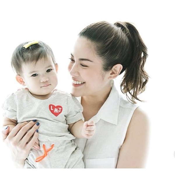 ชื่นชม...12 คุณแม่ยังสาว และสวย