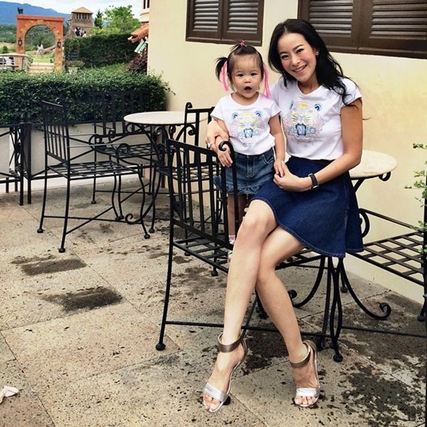 ชื่นชม...12 คุณแม่ยังสาว และสวย