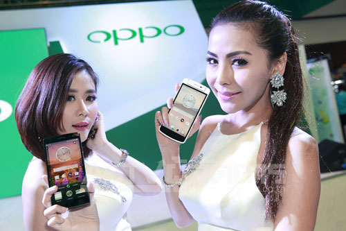 พริตตี้เน้นๆ กับงาน Thailand Mobile Expo 2014