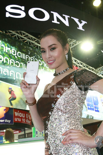 พริตตี้เน้นๆ กับงาน Thailand Mobile Expo 2014