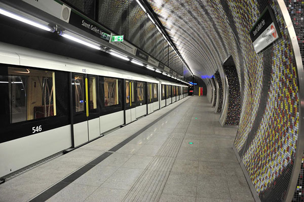 10 สถานีรถไฟใต้ดินที่อาจทำให้คุณเพลินจนตกรถ