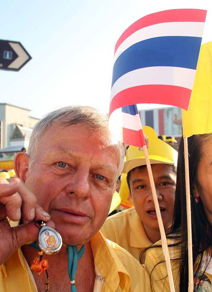 When Farang Love King.