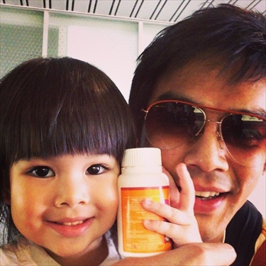 พ่อลูกดารากับภาพแสนอบอุ่นบน IG