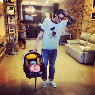 พ่อลูกดารากับภาพแสนอบอุ่นบน IG