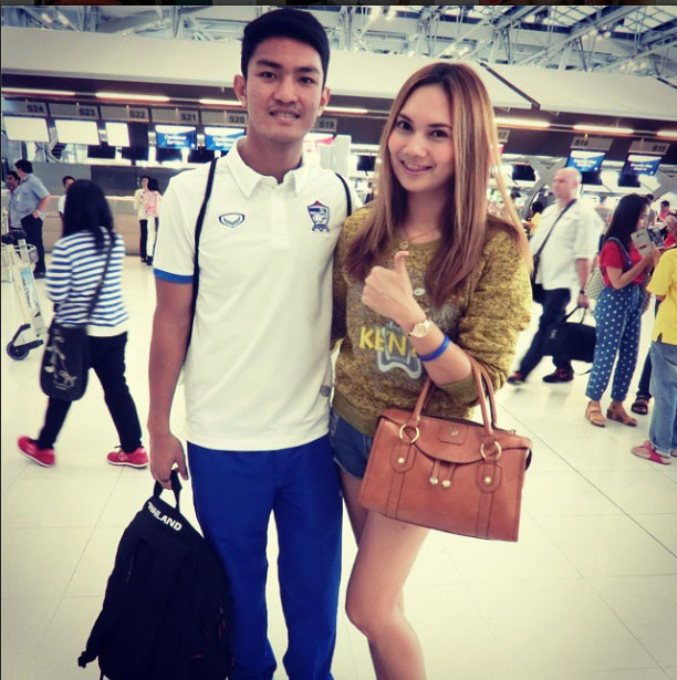 ส่องหวานใจนักเตะช้างศึกชุดซูซูกิคัพ 2014