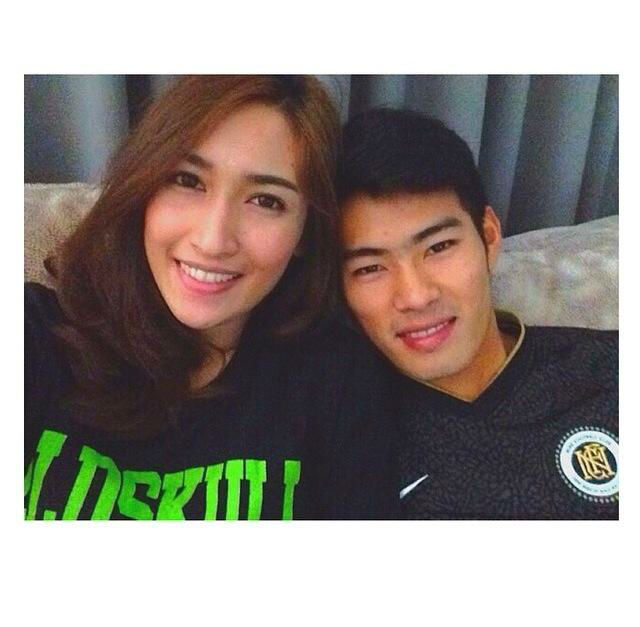 ส่องหวานใจนักเตะช้างศึกชุดซูซูกิคัพ 2014
