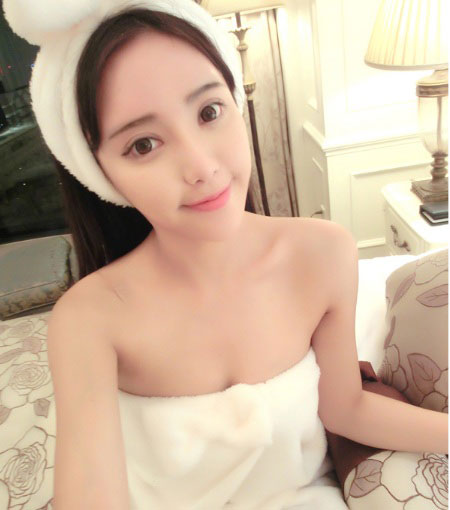 คลายร้อนต้อนรับซัมเมอร์ด้วย ‘ชุดอาบน้ำ’ ของเหล่าสาวโซเชียล