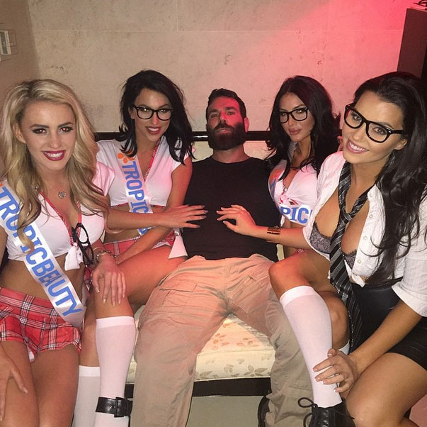 อัพเดตภาพน่าอิจฉาของเพลย์บอยคิง ‘Dan Bilzerian’