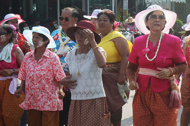รู้ทันวันสงกรานต์ด้วย 5 วิธีรับมือชั่วโมงมหาเปียก