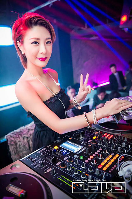 12 ดีเจหุ่นแซบเอาใจหนุ่มสาย ‘ตื๊ด’