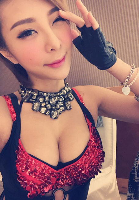 12 ดีเจหุ่นแซบเอาใจหนุ่มสาย ‘ตื๊ด’